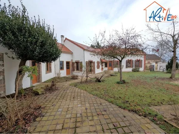 Maison sur la commune d'Appoigny de 182m² habitable et jardin de 650m² avec dépendances
