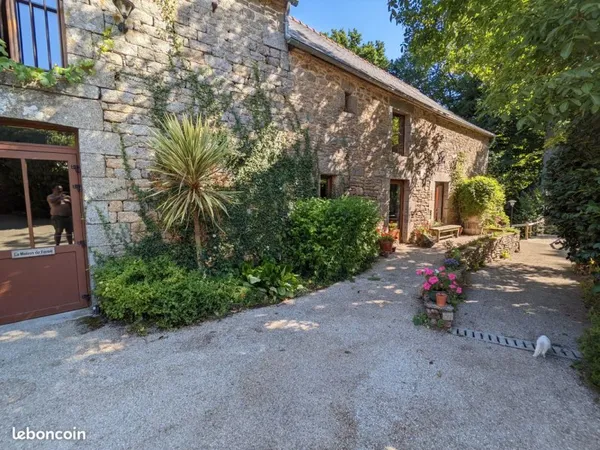 Domaine touristique / gîte de groupe en Bretagne - 35 couchages - 2,5 ha - activité clé en main