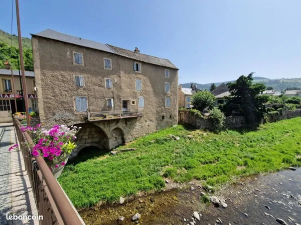Maison 10 pieces combles et caves