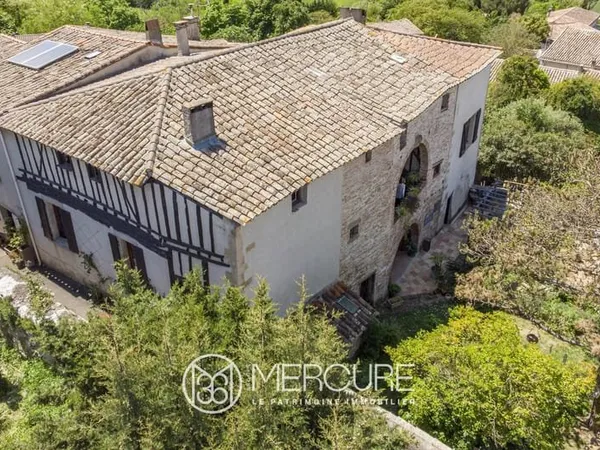 BELLE MAISON MEDIEVALE DANS JOLI VILLAGE