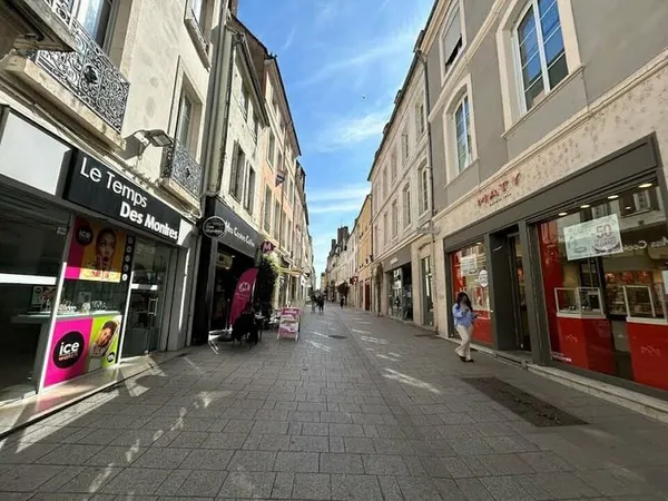 Commerce 200 m²