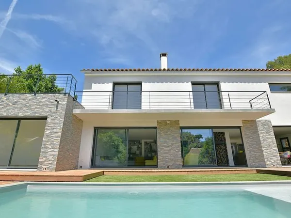 NOUVEAUTE LS PROPERTIES A CARQUEIRANNE : A 1,5 km du port et