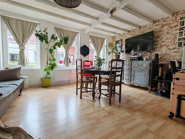 IMMEUBLE : Appartement et local commercial .Travaillez et Habitez au Même Endroit !