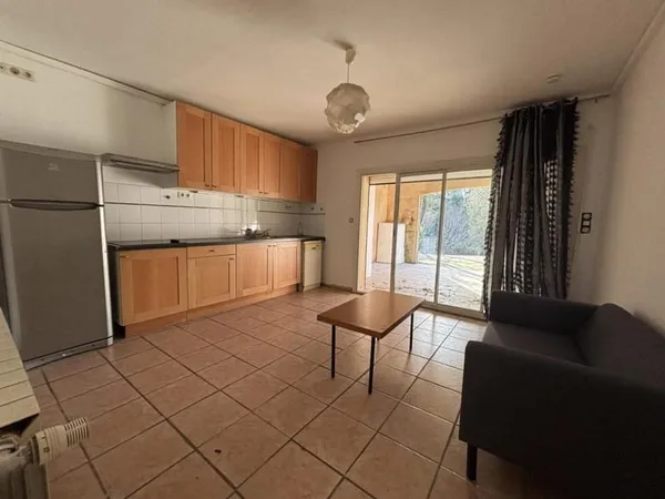 Studio (1/2) - 30M2 - Au RDC d'une maison