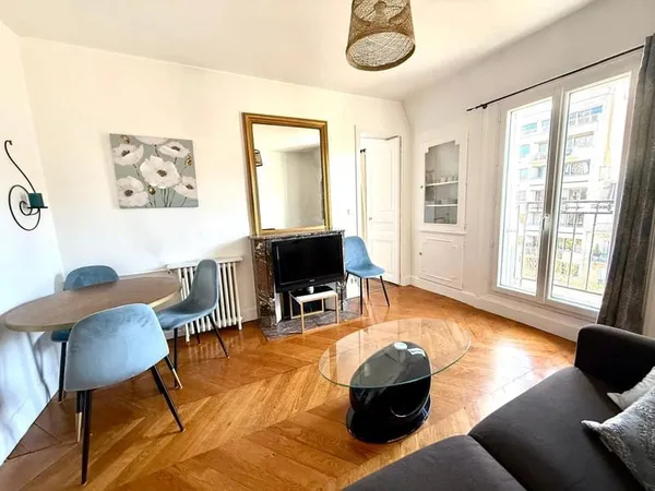 Paris 7ème . 2 pièces meublées