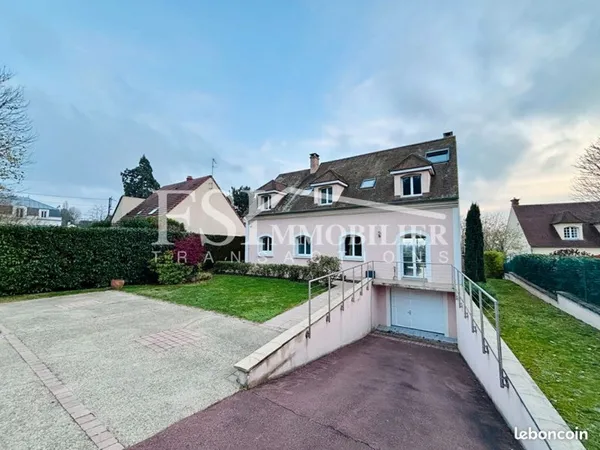 Maison 8 pièces 210 m²