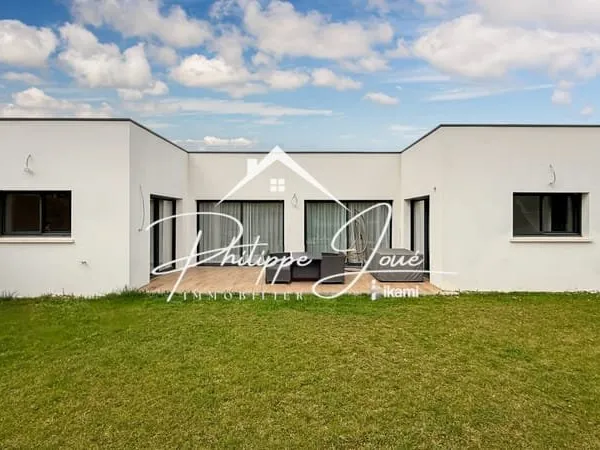 Maison 6 pièces de 241 m2 à Courtois sur Yonne 89100