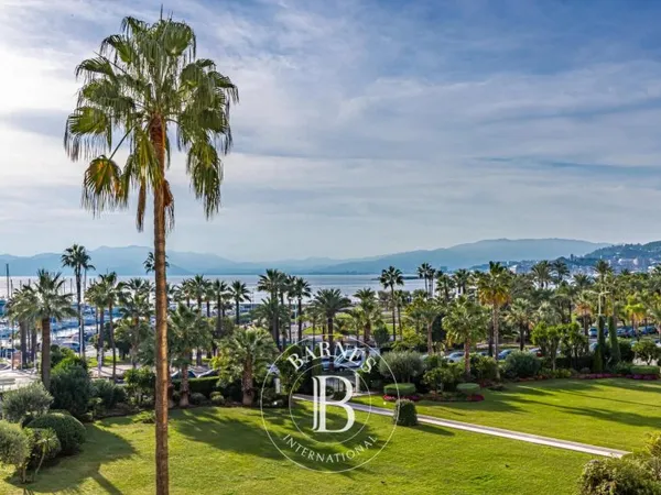 CANNES CROISETTE - APPARTEMENT RENOVE VUE MER - 2 CHAMBRES