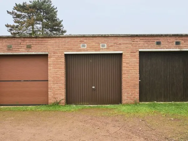 Ronchin hyper centre garage en location
