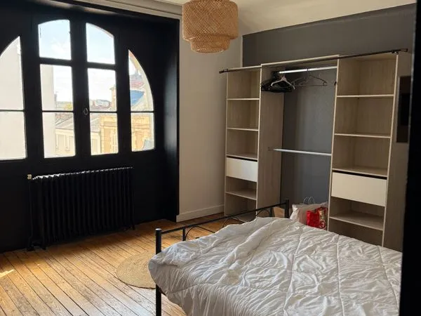 Chambre meublée disponible dans une charmante colocation meublée et toute équipée située au 30 rue B