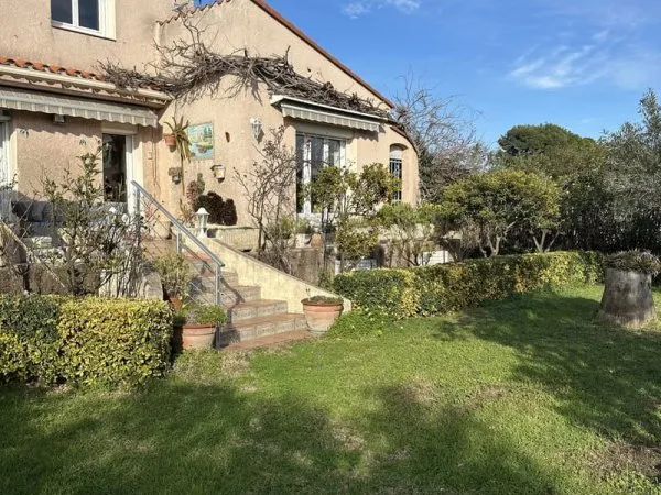 SAINT CYPRIEN. Maison 4 faces, terrain 800 m2