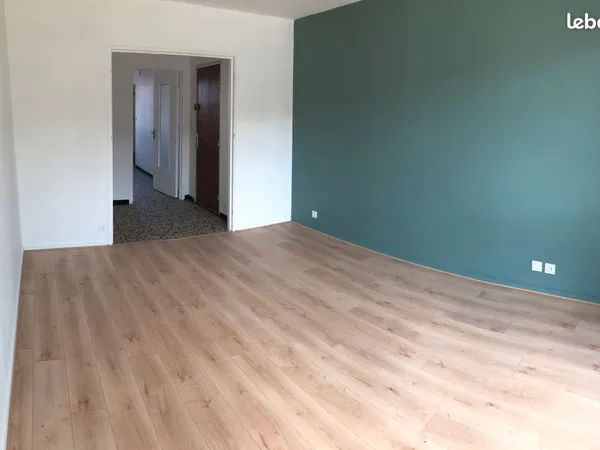 T3 avec garage proche chateaucreux