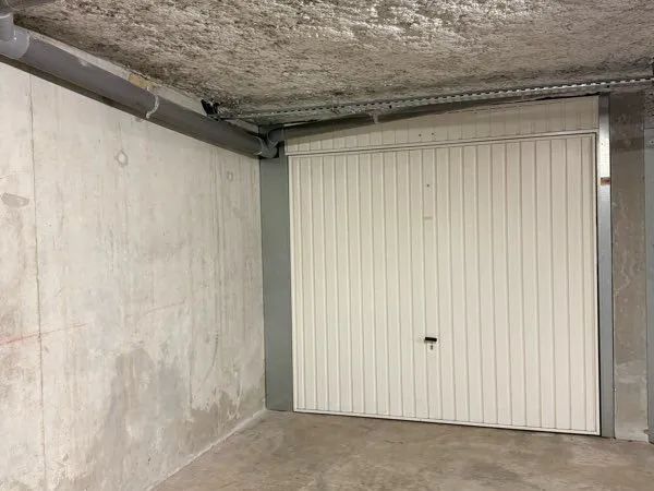 Garage fermé ds résidence centre ville