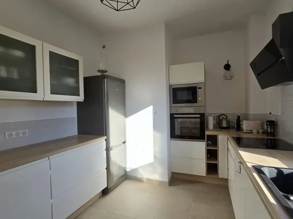 Propriano centre, Appartement 4 pièce(s) 105.58 m2 balcon 30 m2, parking, petite vue mer
