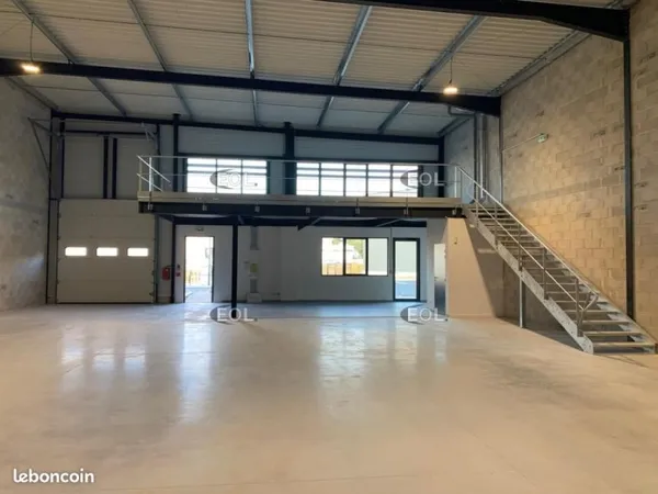 Local d'activité 325 m²
