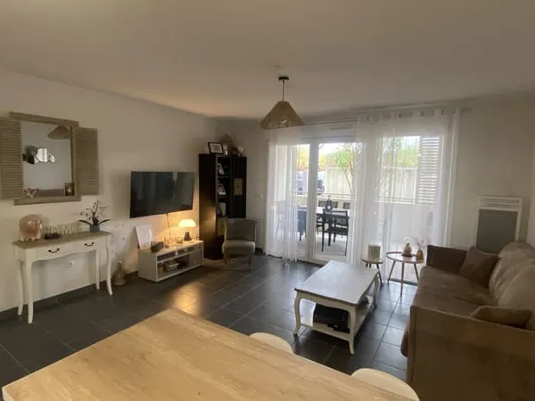 Appartement T2 avec loggia et parking à Sussargues