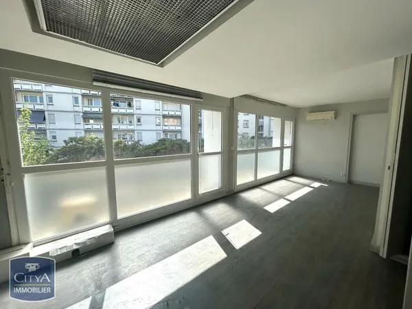 Bureau 6 pièces 200 m²