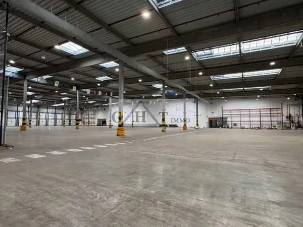 ENTREPOT LOGISTIQUE A LOUER - 19 290 m²