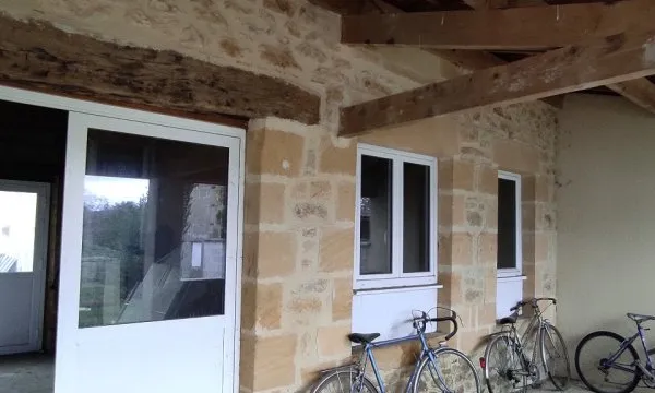 MAISON DE BOURG HORS D'EAU ET HORS D'AIR SURFACE DE 100 MÂ² ENVIR