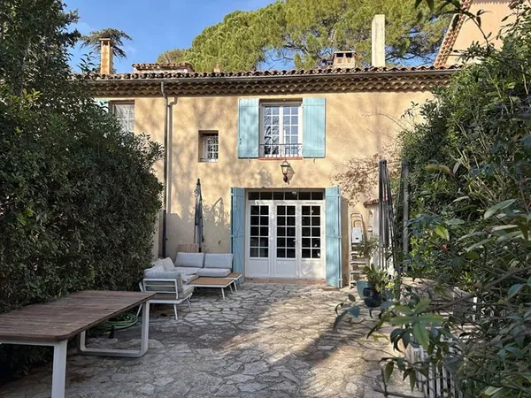 Appartement duplex T3-4 dans bastide avec 124 jardin privatif et Parking
