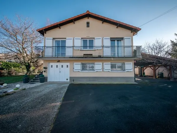 Maison familiale de 156 m², nombreuses annexes sur 1 088m² de