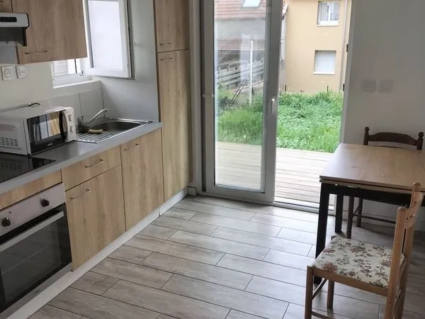 Grand studio calme avec terrasse et terrain privatif