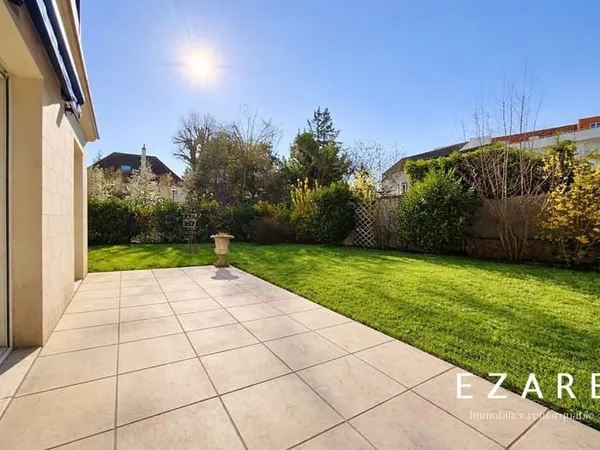 LUMINEUX APPARTEMENT AVEC JARDIN - VICTOR HUGO MARMUZOTS