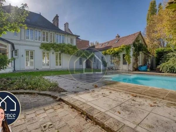 Maison 14 pièces 303 m²