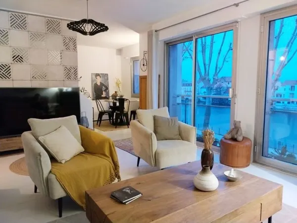 T2 bis / T3 Vue sur le Cher + terrasse sud et garage.