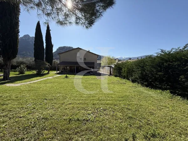 Villa avec local proche du centre ville de Buis-Les-Baronnies