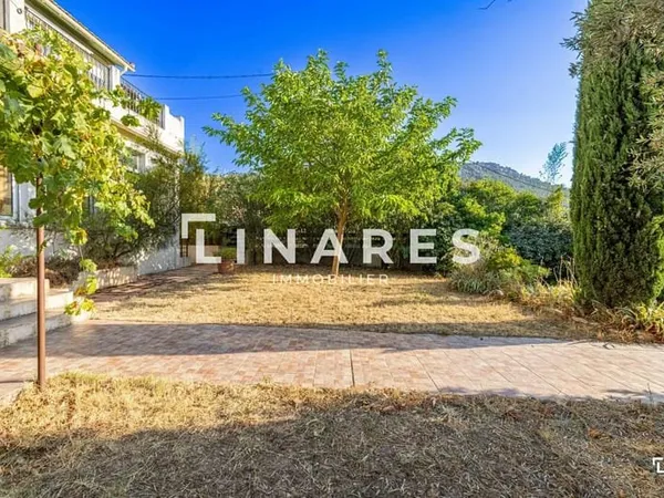 L'ACCUEILLANT - Rez de jardin T5 de 217m² - Cuisine d'été - Dépendances - Garage de 35m² - Terrain d