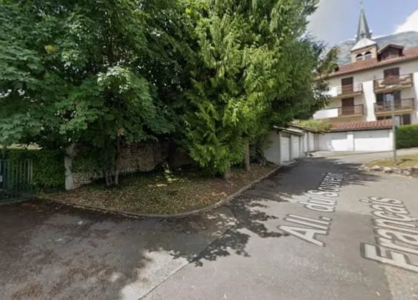 Stationnement Location Claix   30€