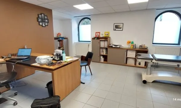 Bureau 198 m²