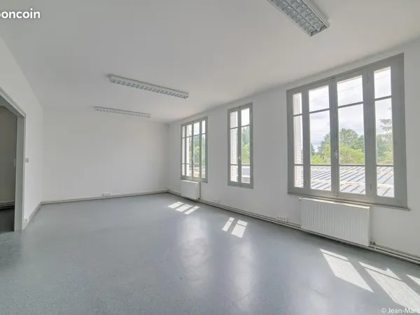 Bureaux 100 m² - Bourges centre, proche gare - Parking couvert 2 places