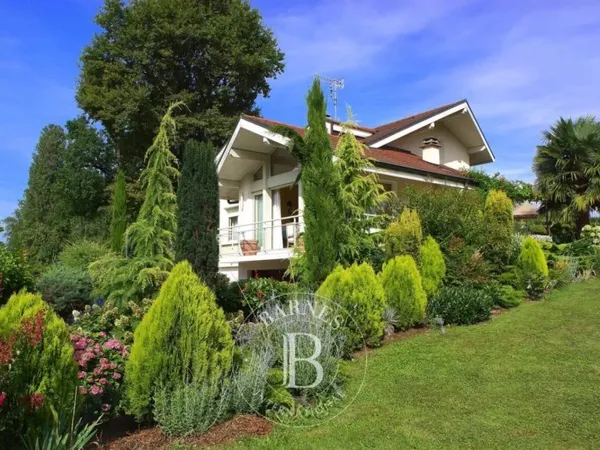Yvoire - Villa d'architecte - Vue lac - Parc de 2 025 m² - 4 ch