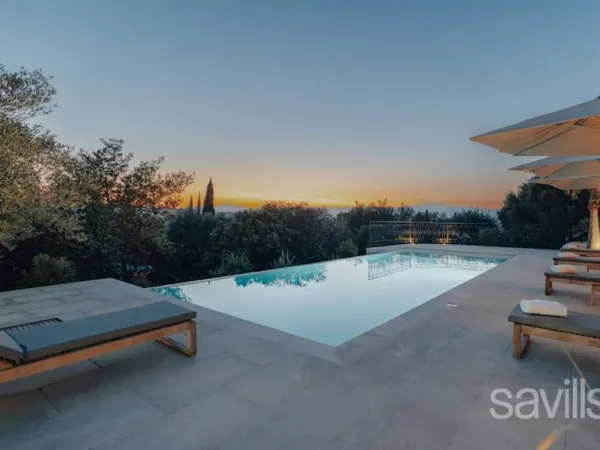 Villa Familiale avec cinq Suites, Piscine à débordement , vue Me