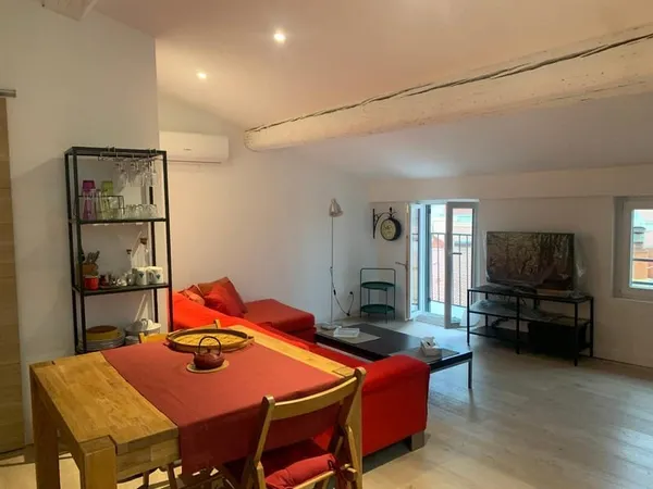 Appartement rénové * 1 pièces * 32 m2 * 83000 TOULON * 470 EUR