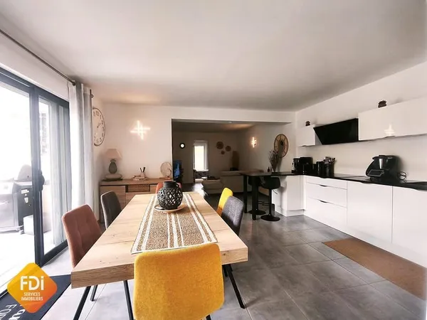 CENTRE VILLE - REZ-DE-JARDIN - APPARTEMENT P3 AVEC GARAGE -