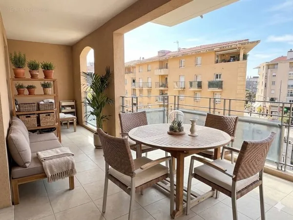 Aix-en-Provence, Allées provençales, Type 4 ascenseur, terrasse, garage