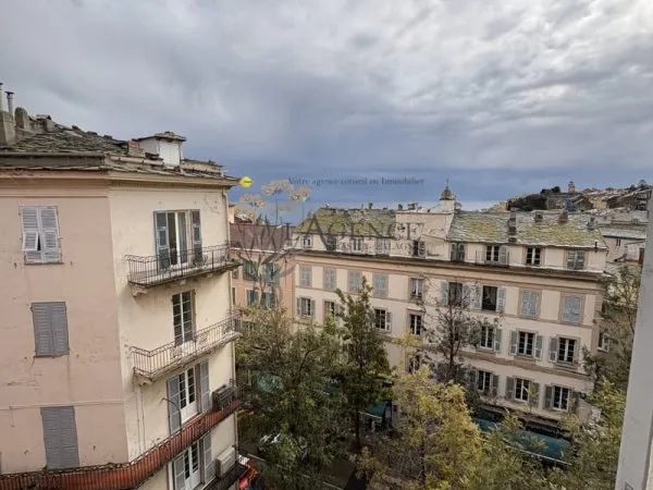 GRAND APPARTEMENT DE 3 PIECES MEUBLÉ CENTRE-VILLE BASTIA