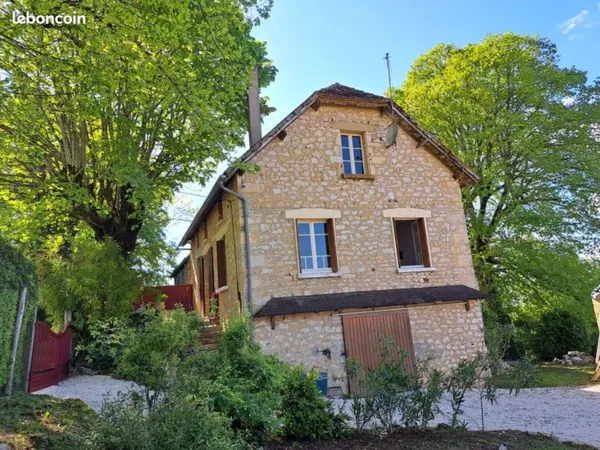 Ancienne maison en pierre 3 hectares attenants 130 000