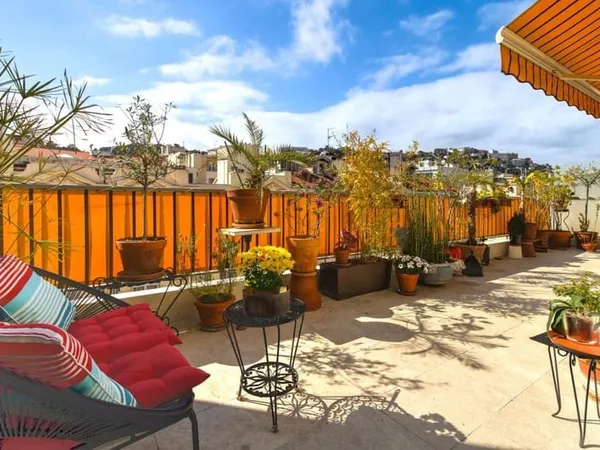 3 pièces avec terrasse, dernier étage, centre-ville au calme