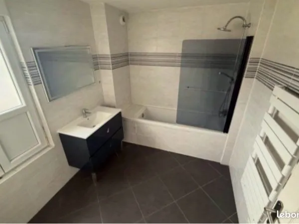 BEL APPARTEMENT DUPLEX F2 bis de 60 m2 dans maison particulière