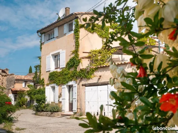 Maison de hameau en Provence, au coeur du Luberon