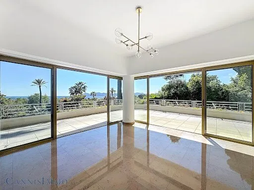 Appartement 3 pièces 156 m²