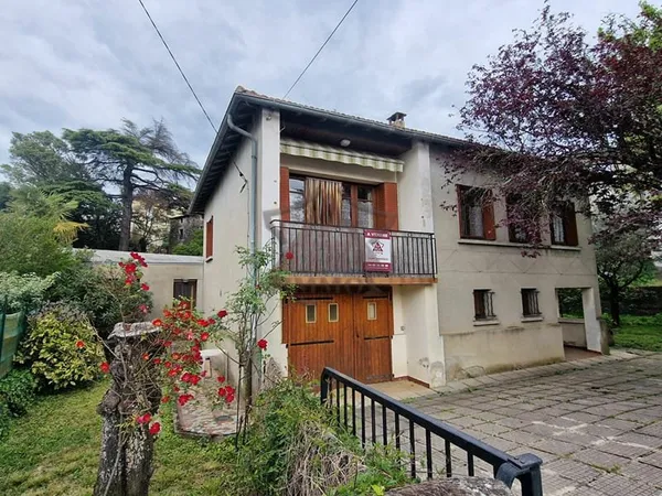 Maison avec jardin et garage dans Vallon Pont D'Arc