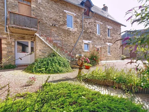 Corps De Ferme En Pierre, Maison Et Dépendances !!