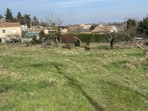 DAVEZIEUX - TERRAIN A BATIR