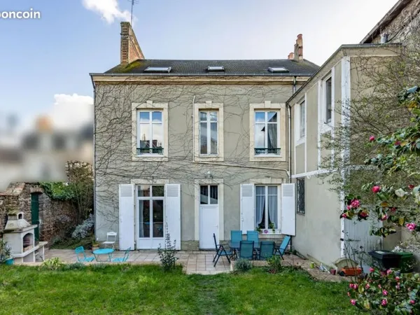 Maison 11 pièces 230 m²
