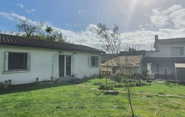 CASTELJALOUX - Ensemble pour commerce et habitation ou investissement